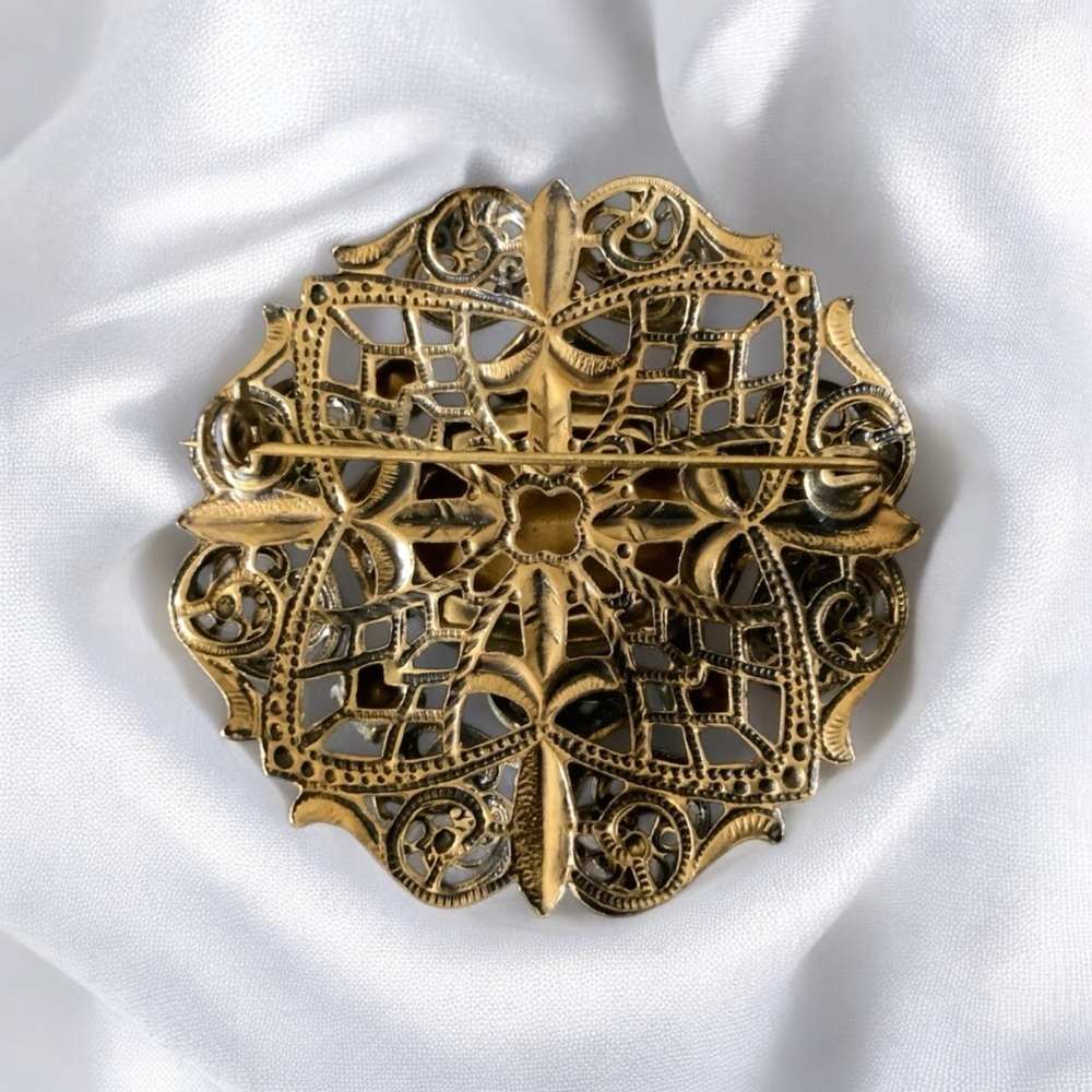 Vintage West Germany Ornate Brass Filigree Emerald Green Rhinestone Brooch Pin - Picture 3 of 8